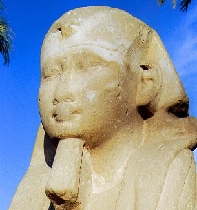 Descubren 12 esculturas de esfinges en Egipto