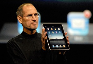 Steve Jobs reaparece con iPad 2