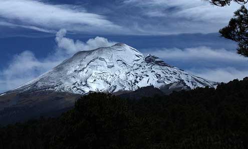 México atento al volcán Popocatepetl